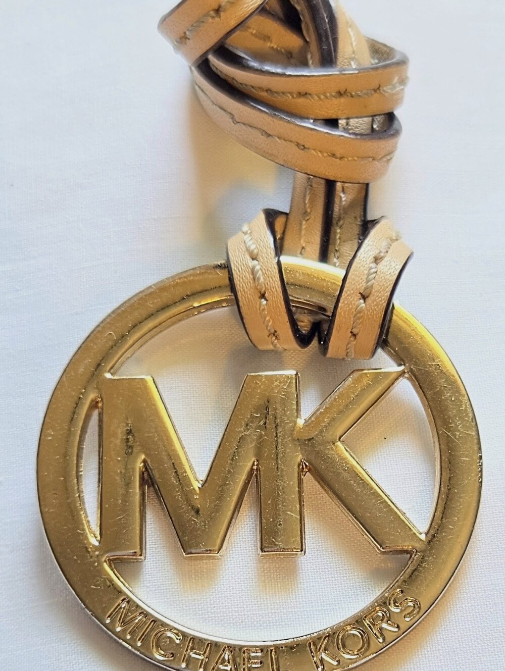 Michael Kors MK Gold Tone Metal  Logo Charm Light Tan Strap Handbag Hang Tag Fob